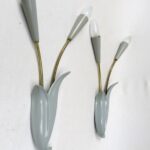 W141 - 1 Paar florale Wandleuchten, Ott-Leuchten, 50er Jahre, Messing, Aluminium, hellgrau
